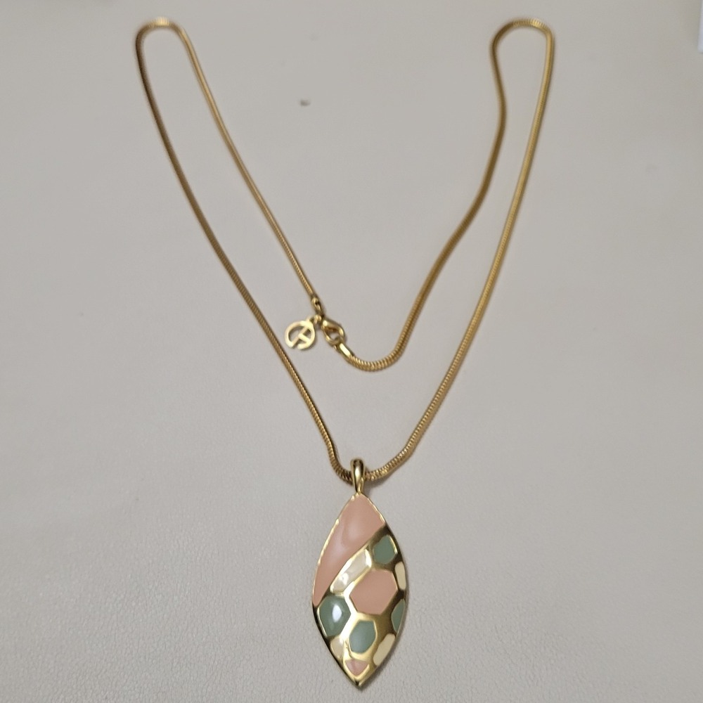 Vintage Unsigned 1980s Pastel Peach Ivory Green Enamel Gold Tone 28" Necklace